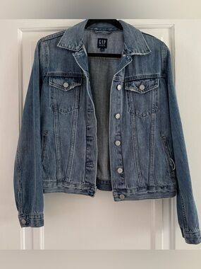 GAP Women's Medium Blue Denim Trucker Jacket